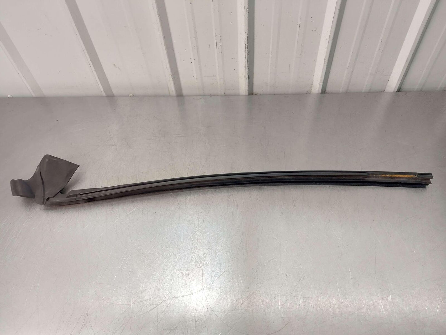 2024 ASTON MARTIN DB12 VOLANTE RIGHT WEATHER STRIPPING DOOR INNER HY53-C20570-AC