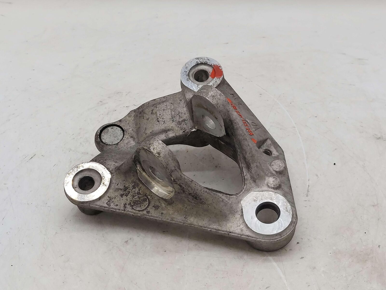 2014 PORSCHE 911 991 GT3 REAR LEFT LOWER TRAILING ARM MOUNT SUPPORT 9913313298R