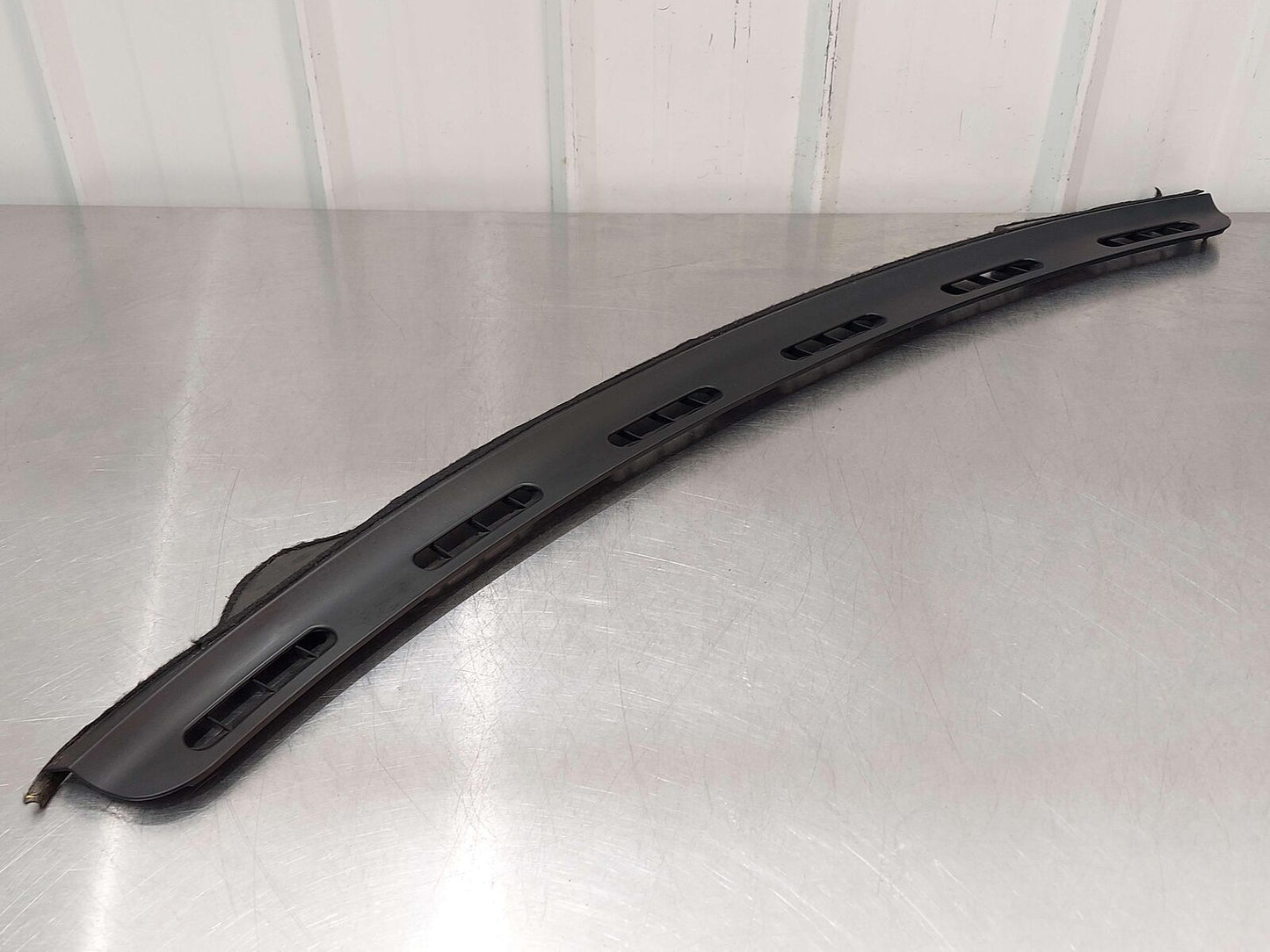 2010 Maserati GranTurismo S M145 A/C HEATER VENTS DASH DEFROST VENT 68236100