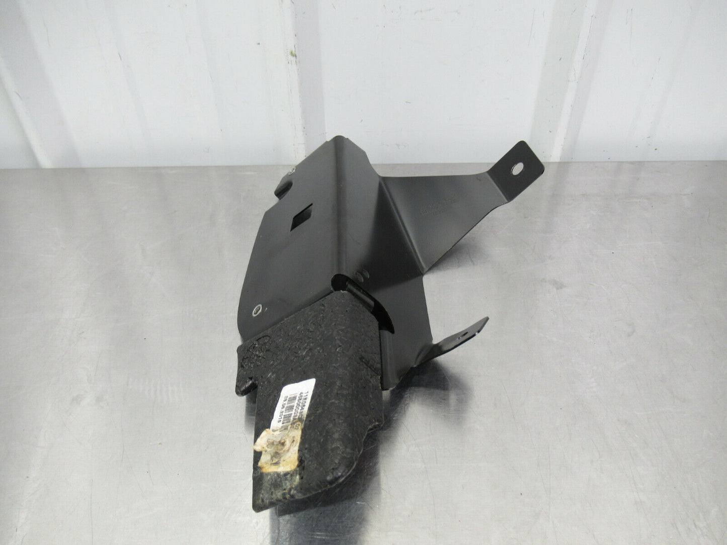 T020 2016 16 MCLAREN 570S LH LEFT DRIVERS FOOT REST BRACKET #4 11N0975CP