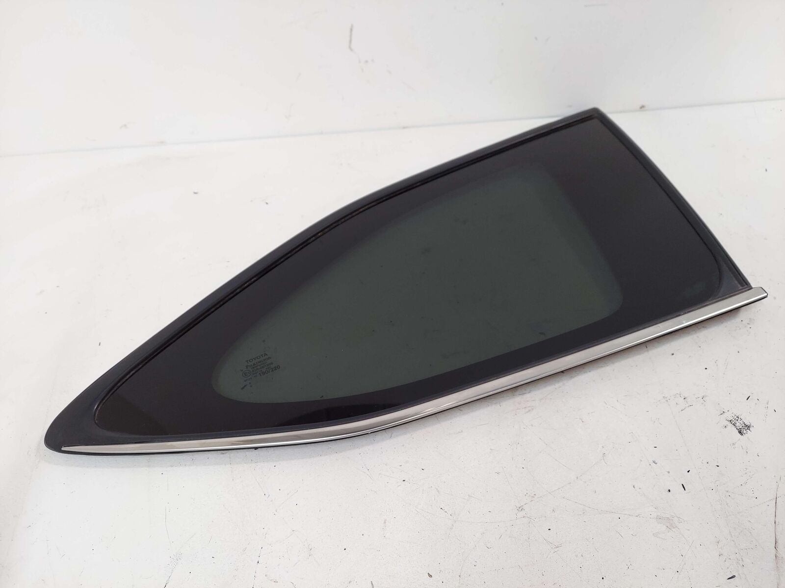 20-23 TOYOTA HIGHLANDER RIGHT QUARTER WINDOW GLASS 627100E190 *DAMAGED SEAL*