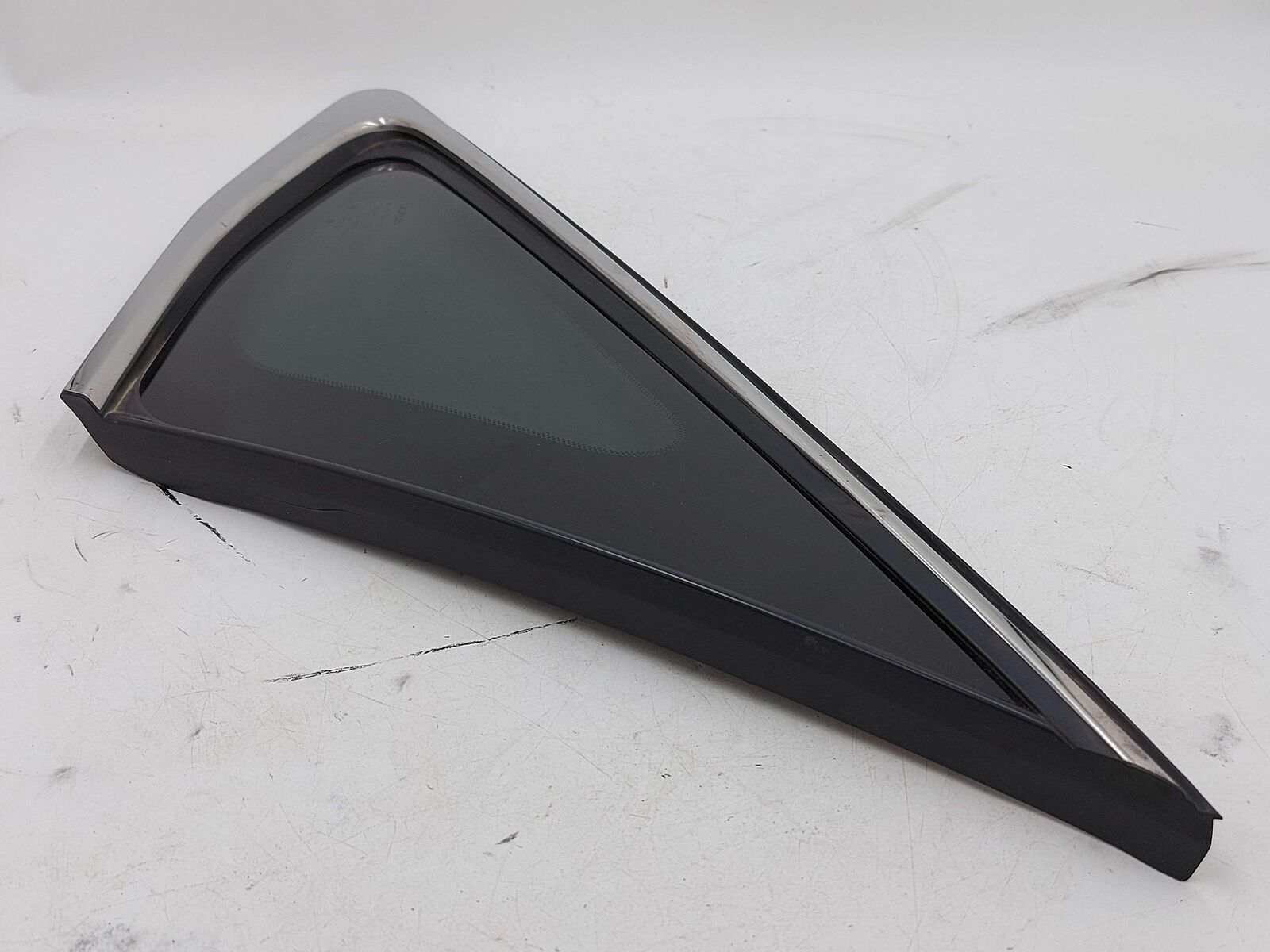 10-15 LEXUS RX350 RIGHT QUARTER WINDOW GLASS W/ CHROME MOULDING *PITTING*