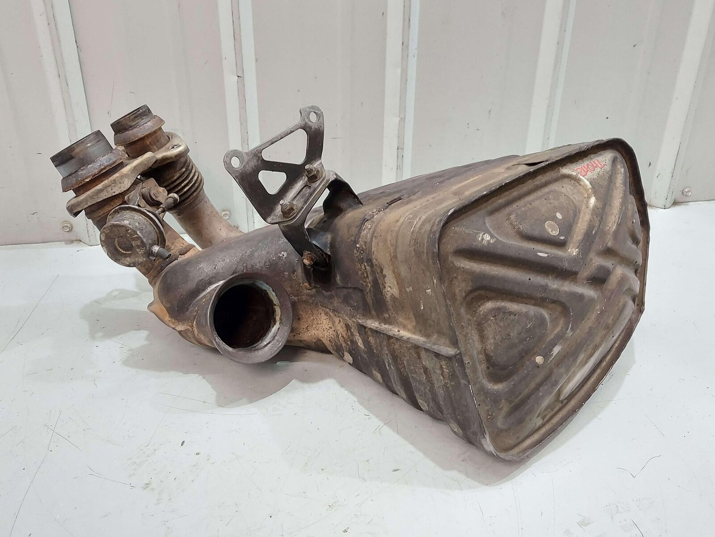 10 14 15 16 PORSCHE 911 991 GT3 3.8L LEFT EXHAUST MUFFLER *FIRE BURNT RESIDUE*