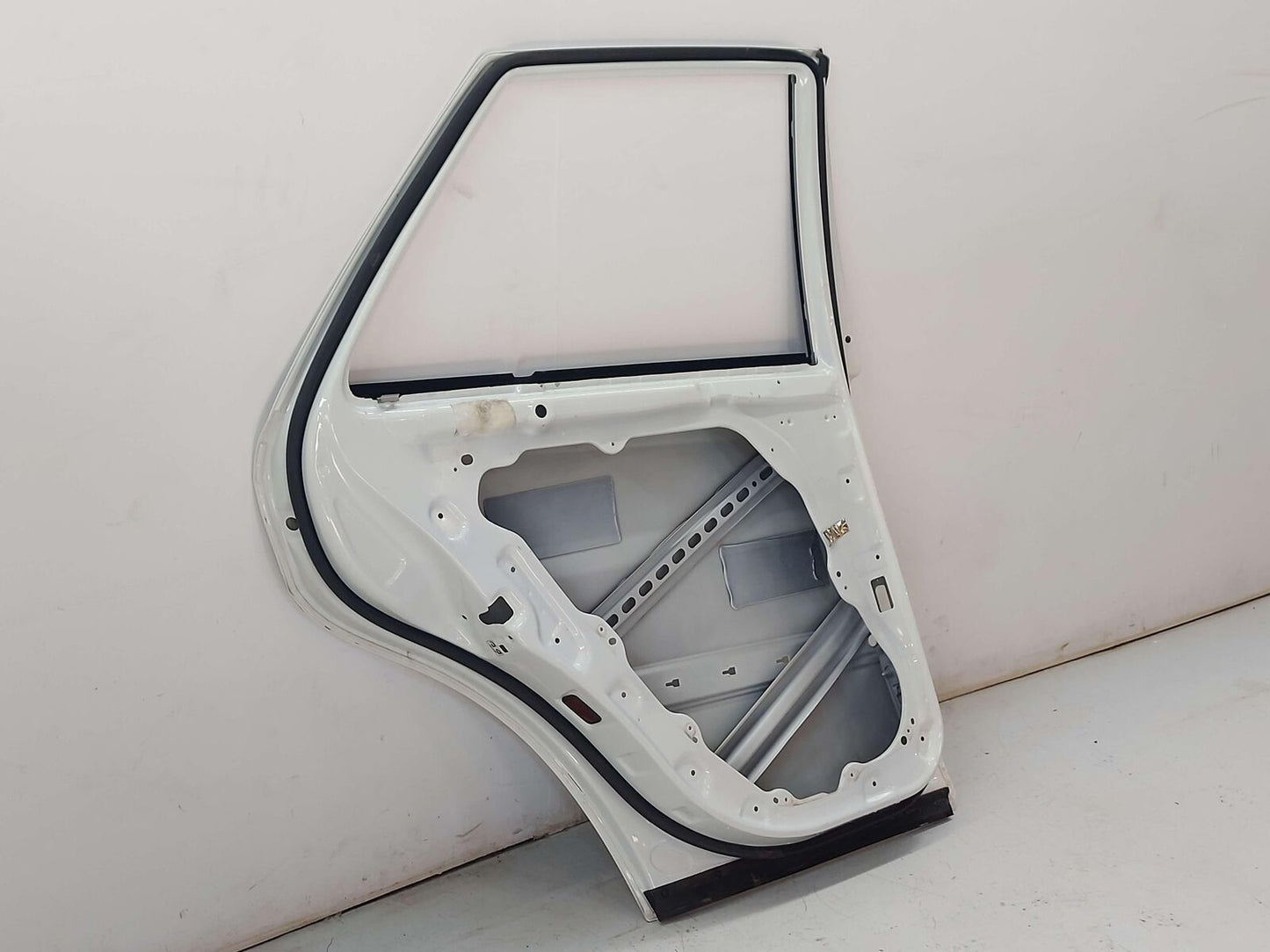 06-11 MERCEDES ML63 AMG W164 REAR LEFT DOOR CALCITE WHITE 65OU