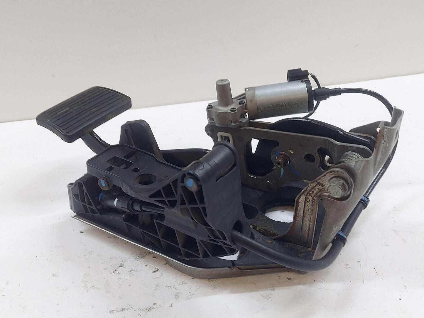 2013 Escalade EXT Electric Adjust Brake Pedal