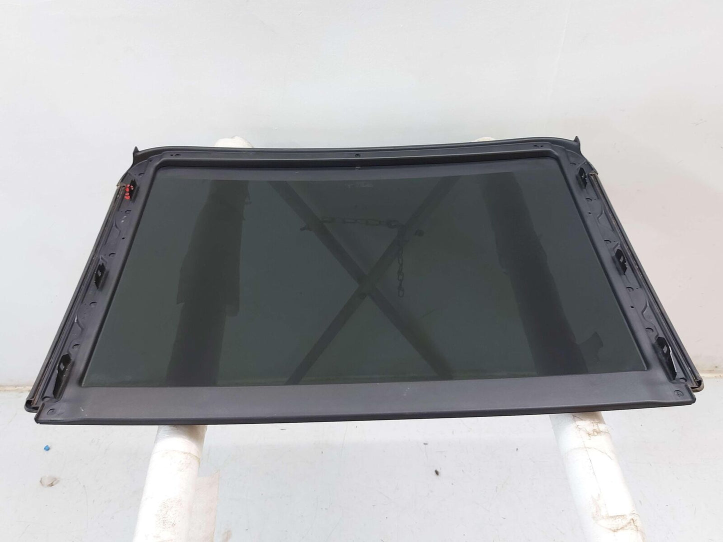 15-18 PORSCHE MACAN S 95B REAR SUN ROOF GLASS PANORAMIC 95B877056Z *SCRATCHES*