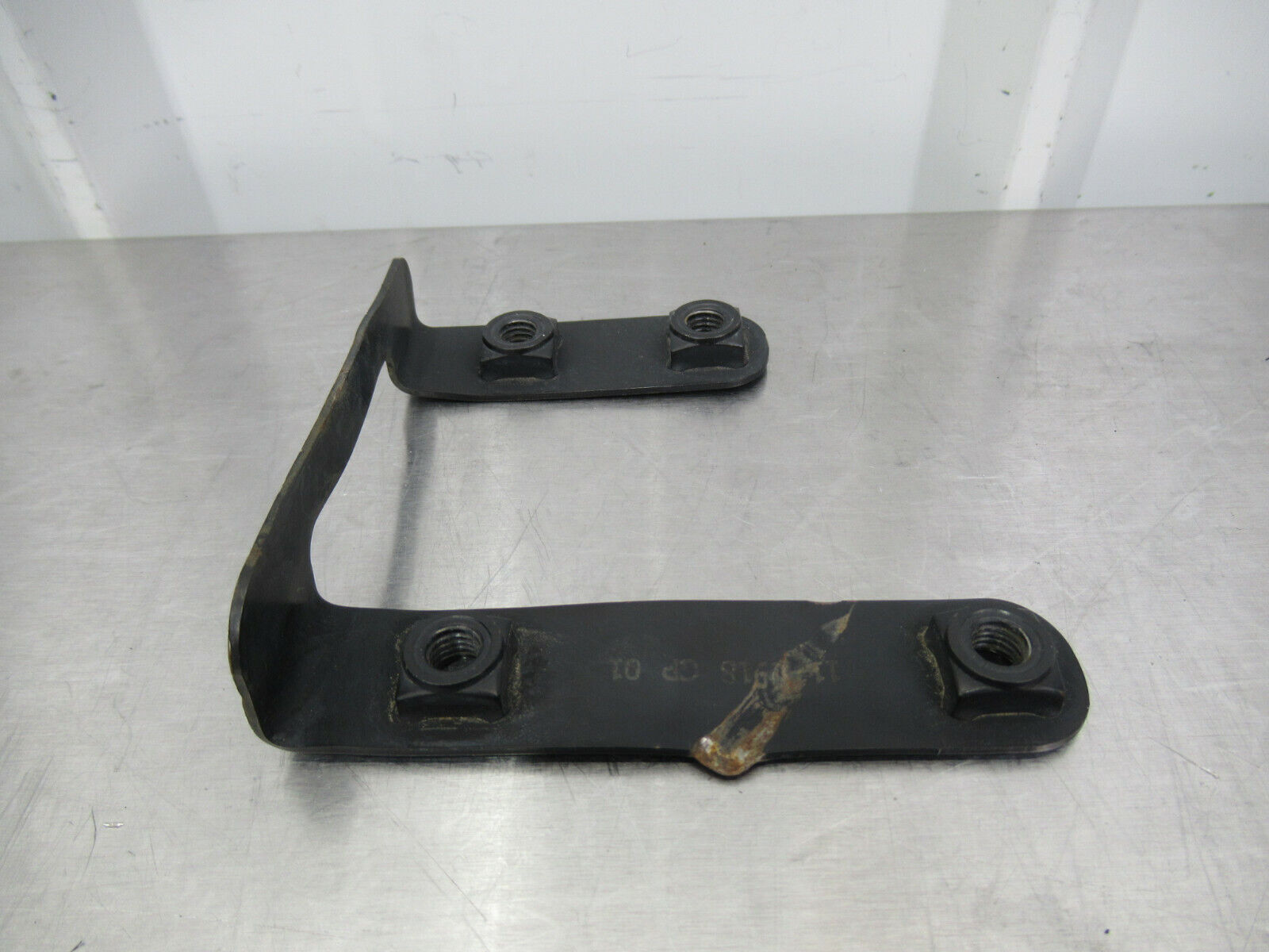 T020 2016 16 MCLAREN 570S FRONT REBAR MOUNT BRACKET #27 11A1918CP