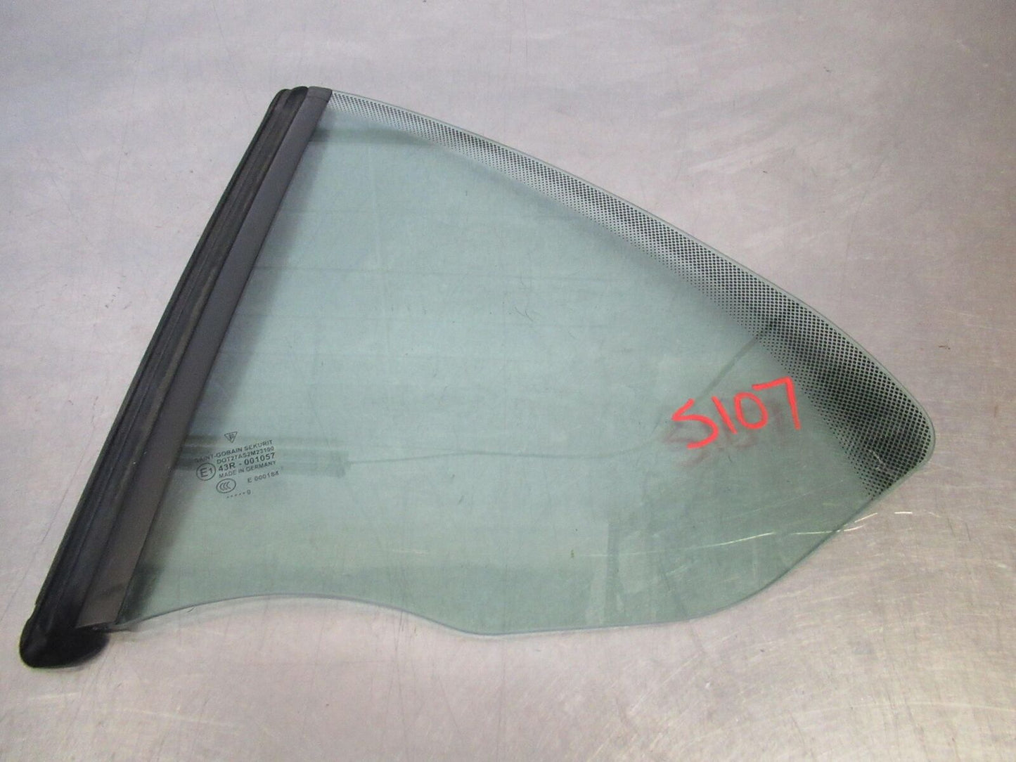 99-13 PORSCHE 911 997 TURBO Left Quarter Glass Window 43R-001057