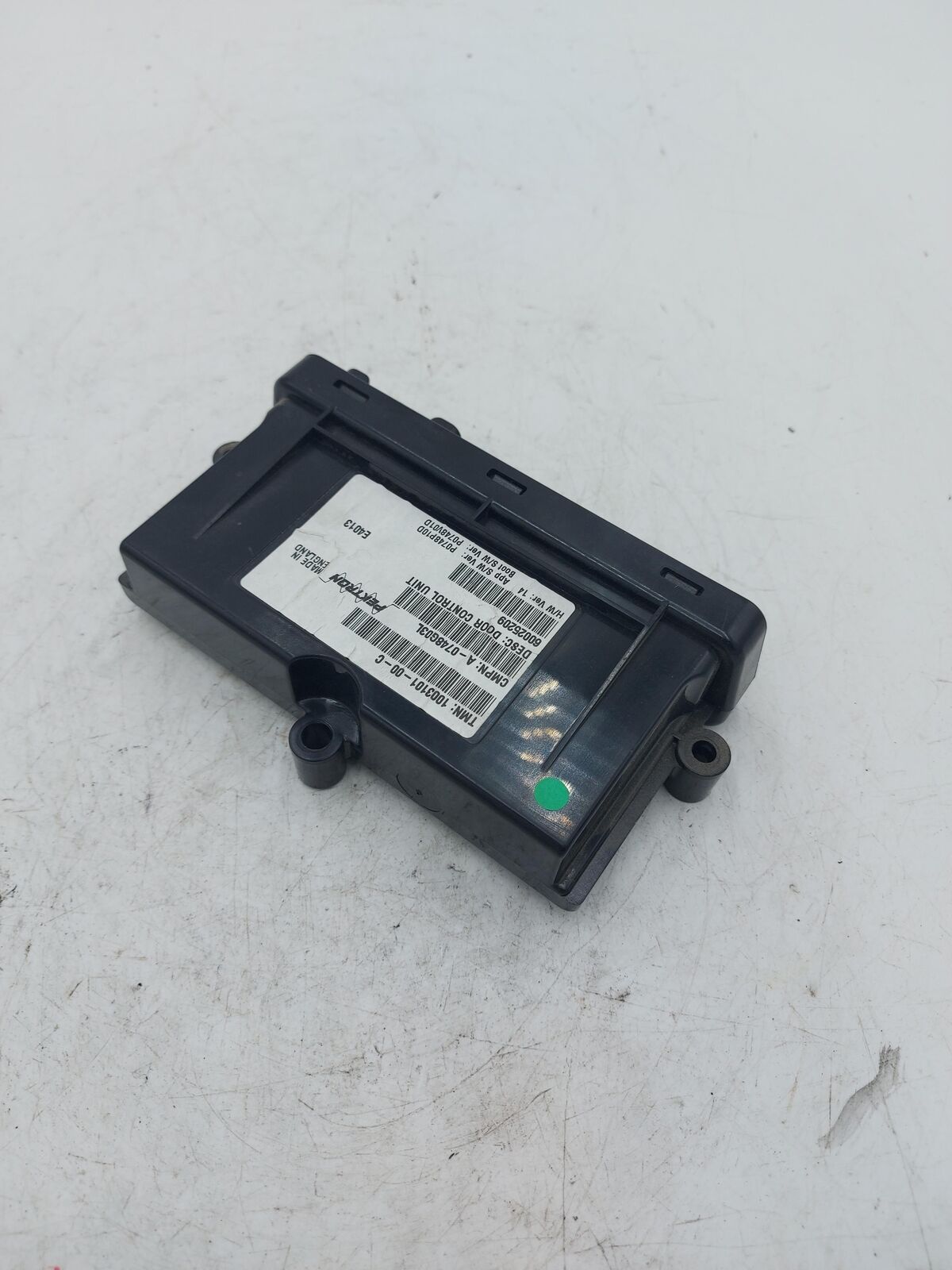 14 TESLA S 1003101-00-c Door Control Module Computer Unit