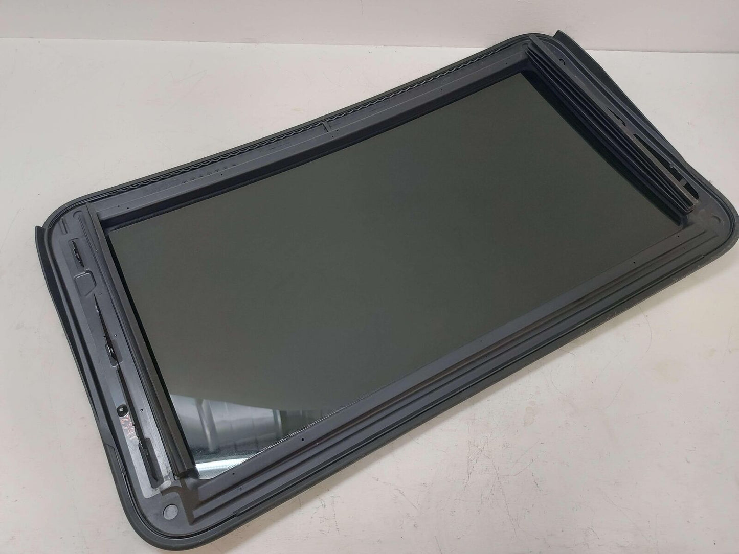 12-18 Mercedes W218 CLS63s AMG SUN ROOF GLASS 218780012164 *MINOR IMPERFECTIONS