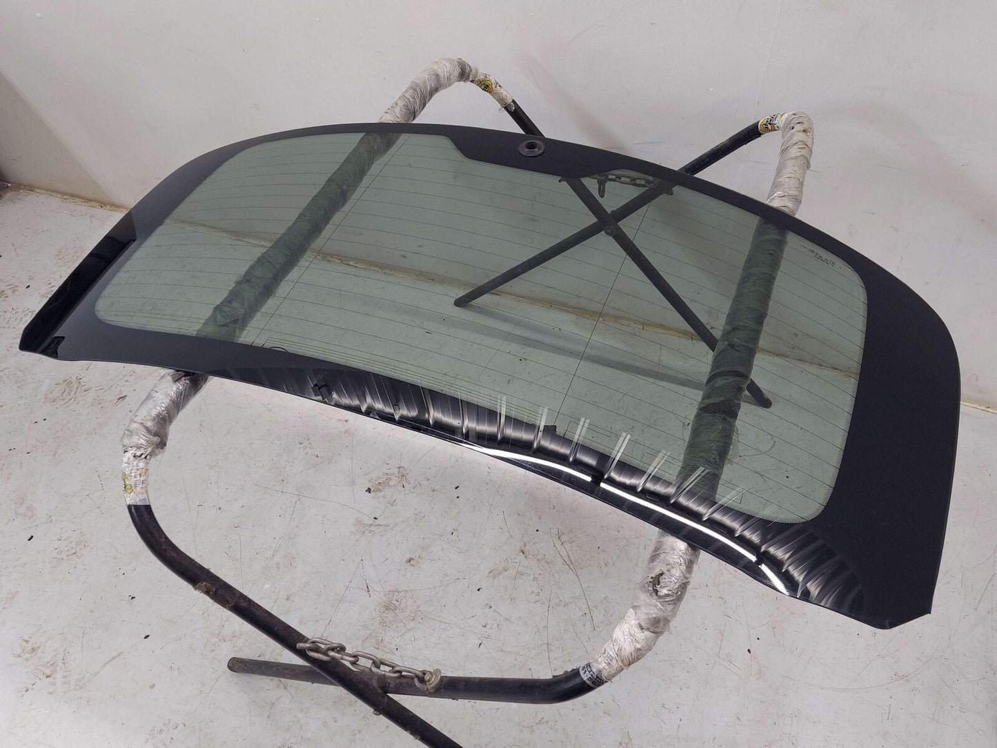 11-18 PORSCHE CAYENNE 958 92A REAR WINDOW GLASS 7P5845051AA *MINOR SCRTACHES*