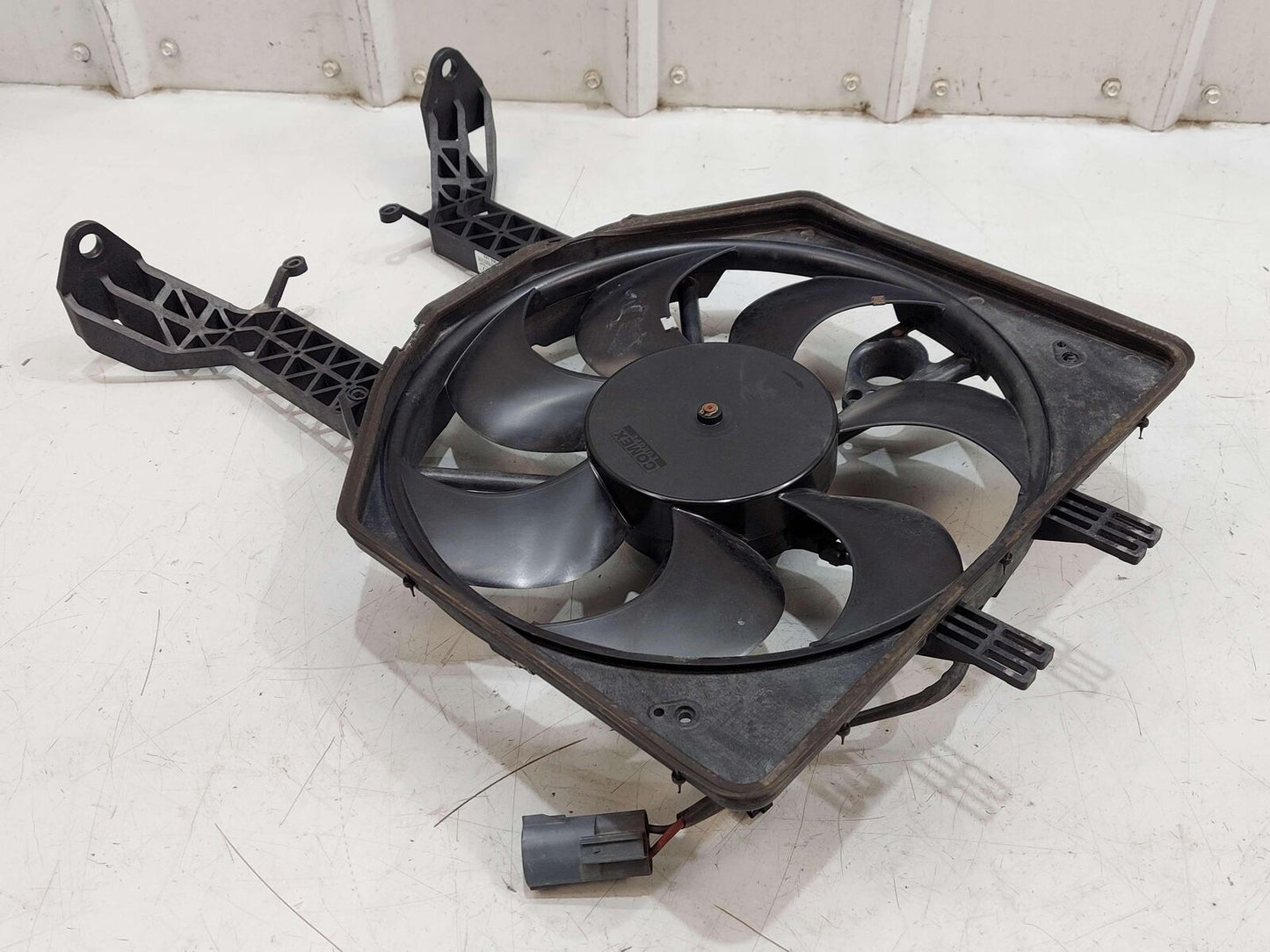 2017 MCLAREN 570S RIGHT ELECTRIC COOLING FAN MOTOR 13L0208CP *DEFORMED TRIM*