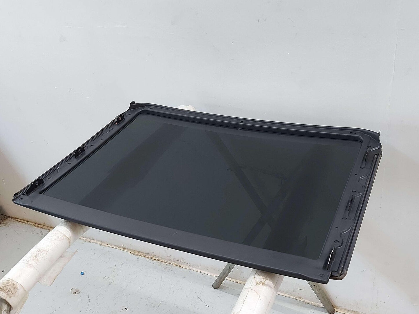 15-18 PORSCHE MACAN S 95B REAR SUN ROOF GLASS PANORAMIC 95B877056Z *SCRATCHES*