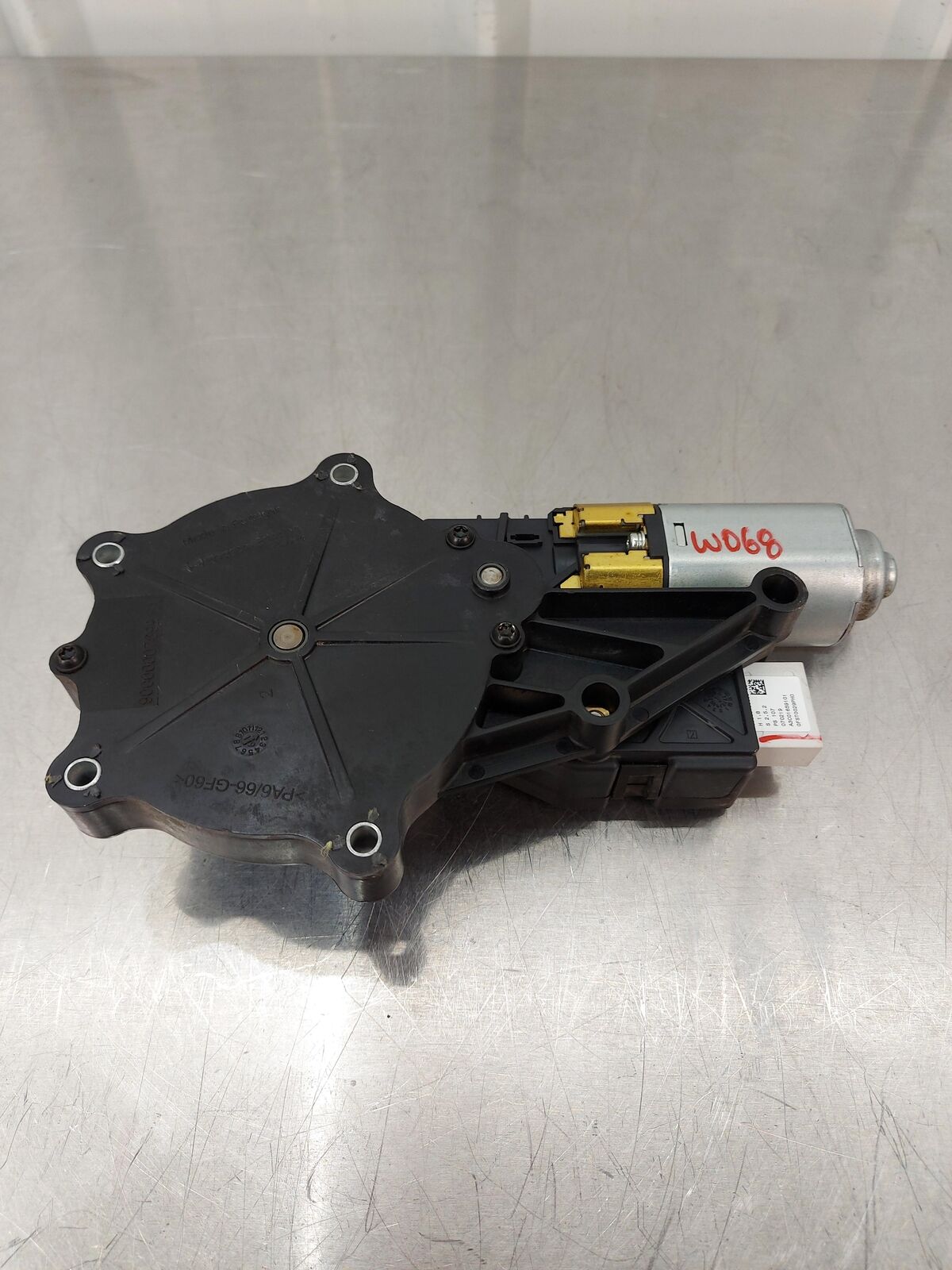 20 Mclaren 720s RH Right Convertible Lift Motor 90000136038 A3C016659101 2K KMS