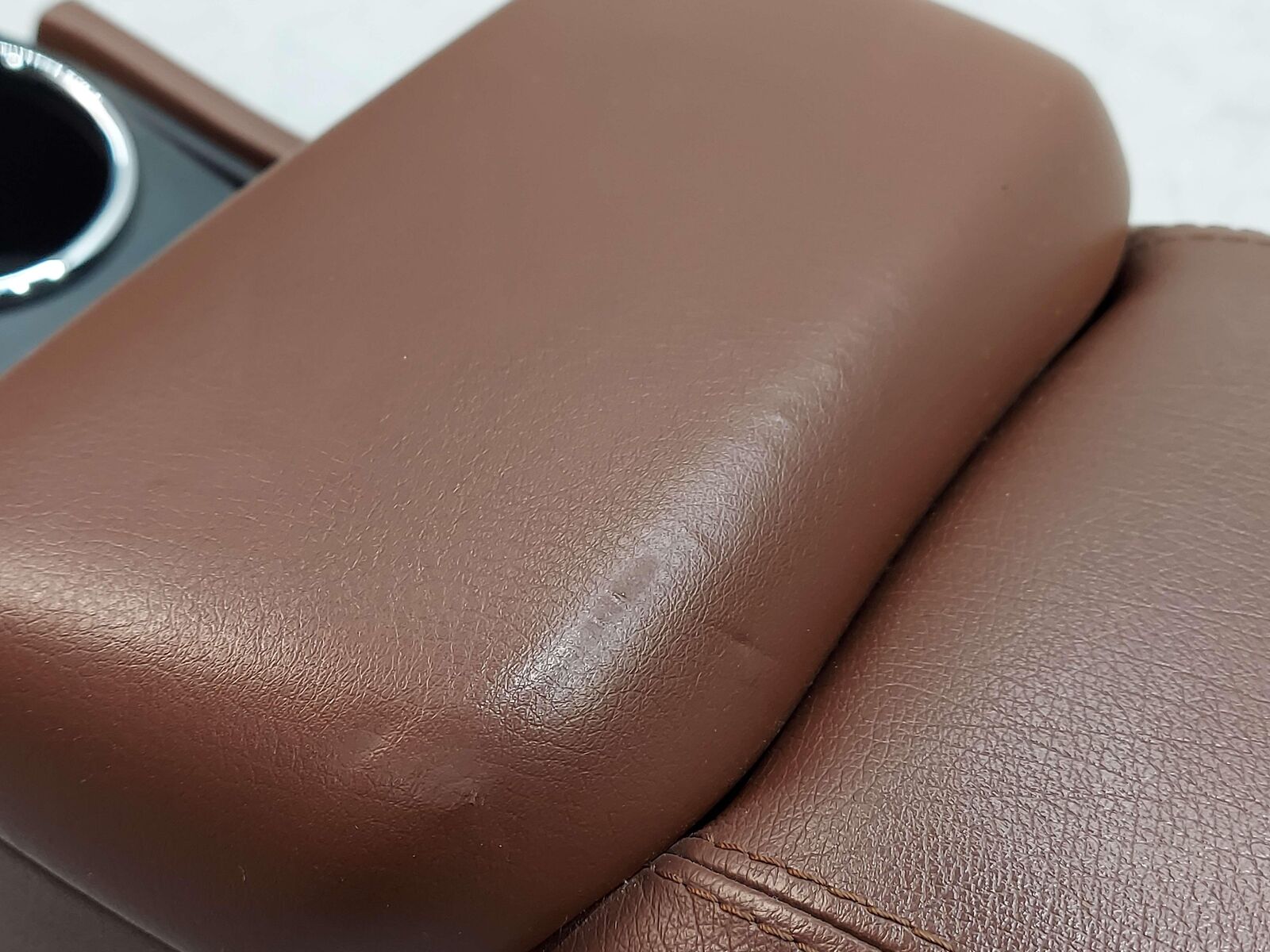 2010 Maserati GranTurismo S M145 Coupe FRONT CONSOLE BROWN LEATHER 69886500