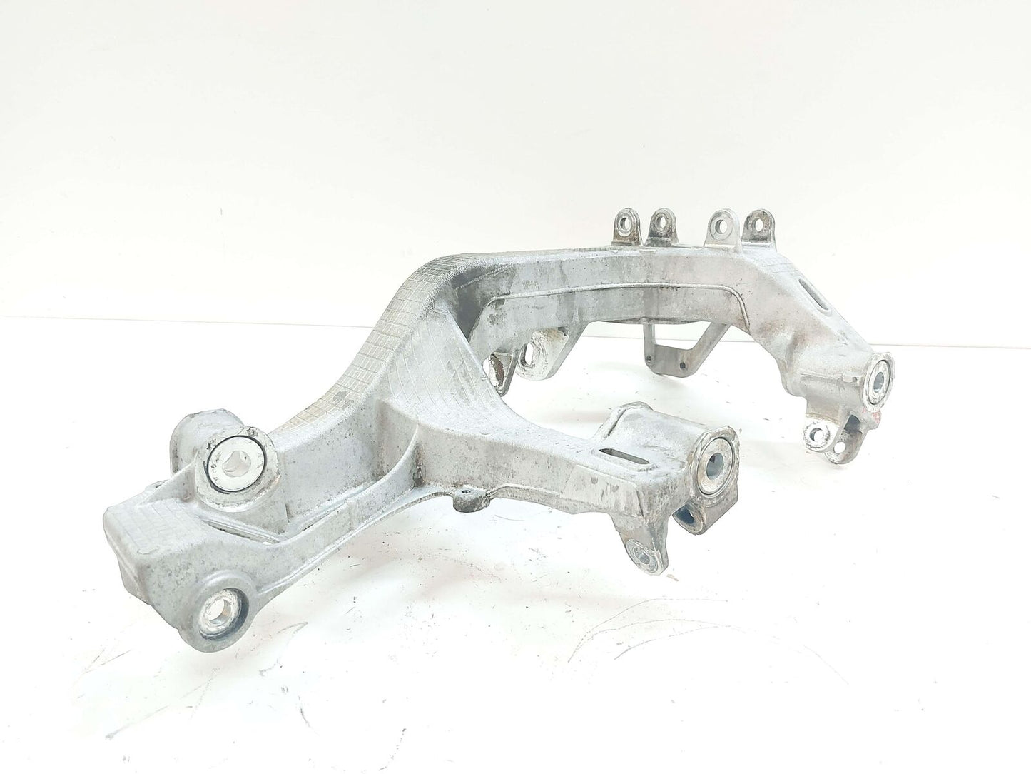 07-13 PORSCHE 911 997 TURBO REAR LEFT SUB FRAME CARRIER BRACKET *NOTES* AWD