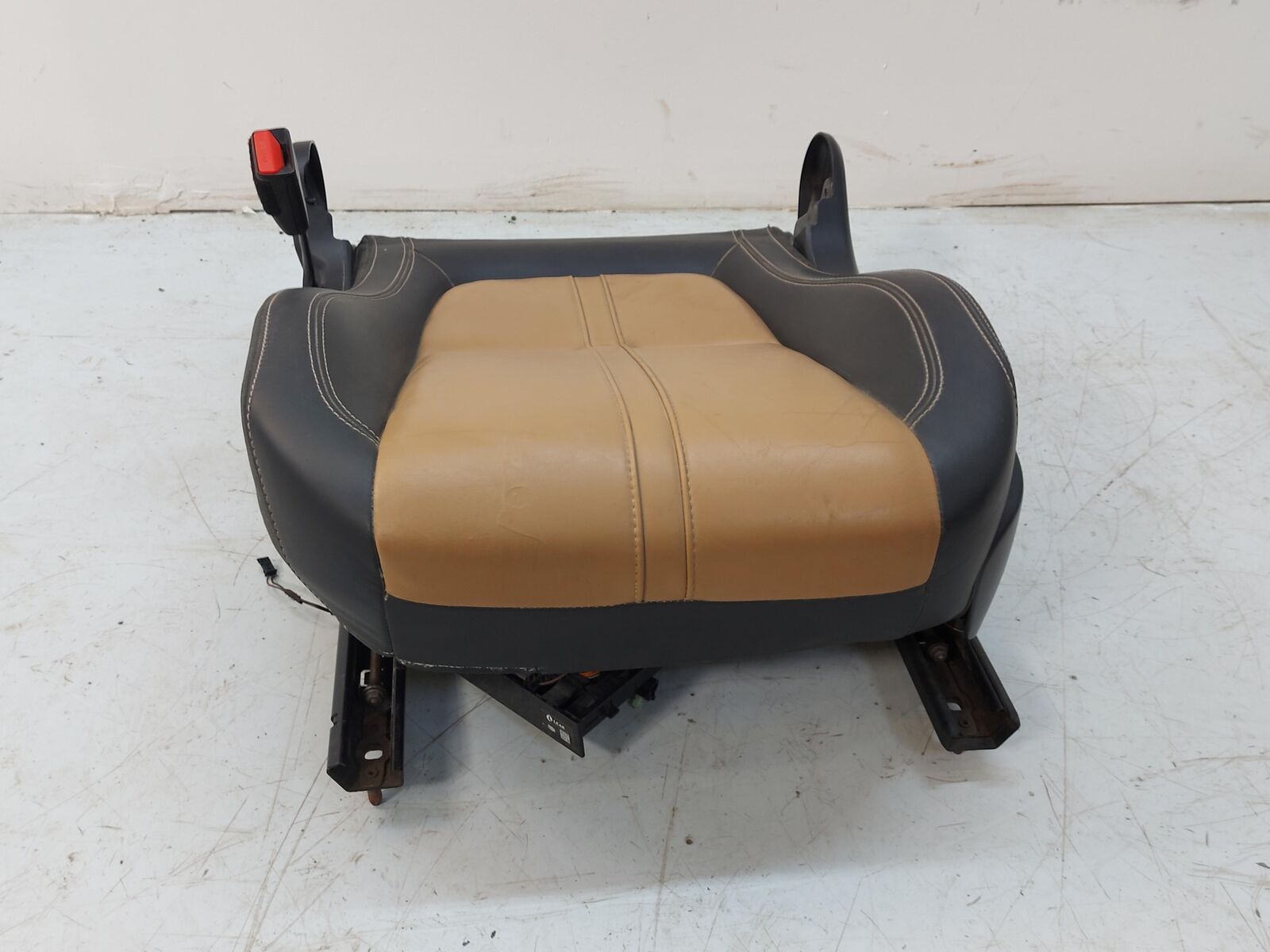 15-17 Jaguar F-Type Front Left Seat Base W/ Cushion *Notes* Brown/Tan BJ32-66411