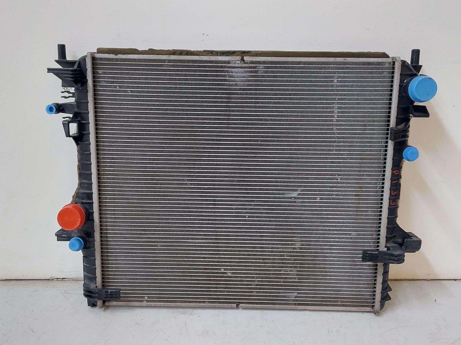 10-15 JAGUAR XF 5.0L XFR SUPERCHARGED MAIN RADIATOR RAD C2D38735 *FINS BENT*