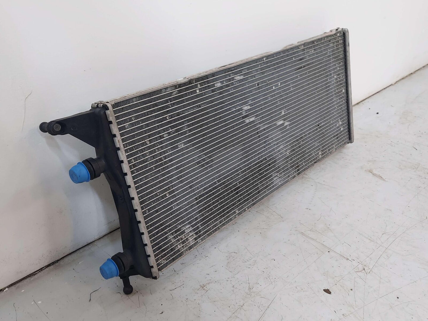 12-15 MERCEDES ML63 AMG W166 CENTER AUXILLARY RADIATOR A0995001403 *FINS BENT*