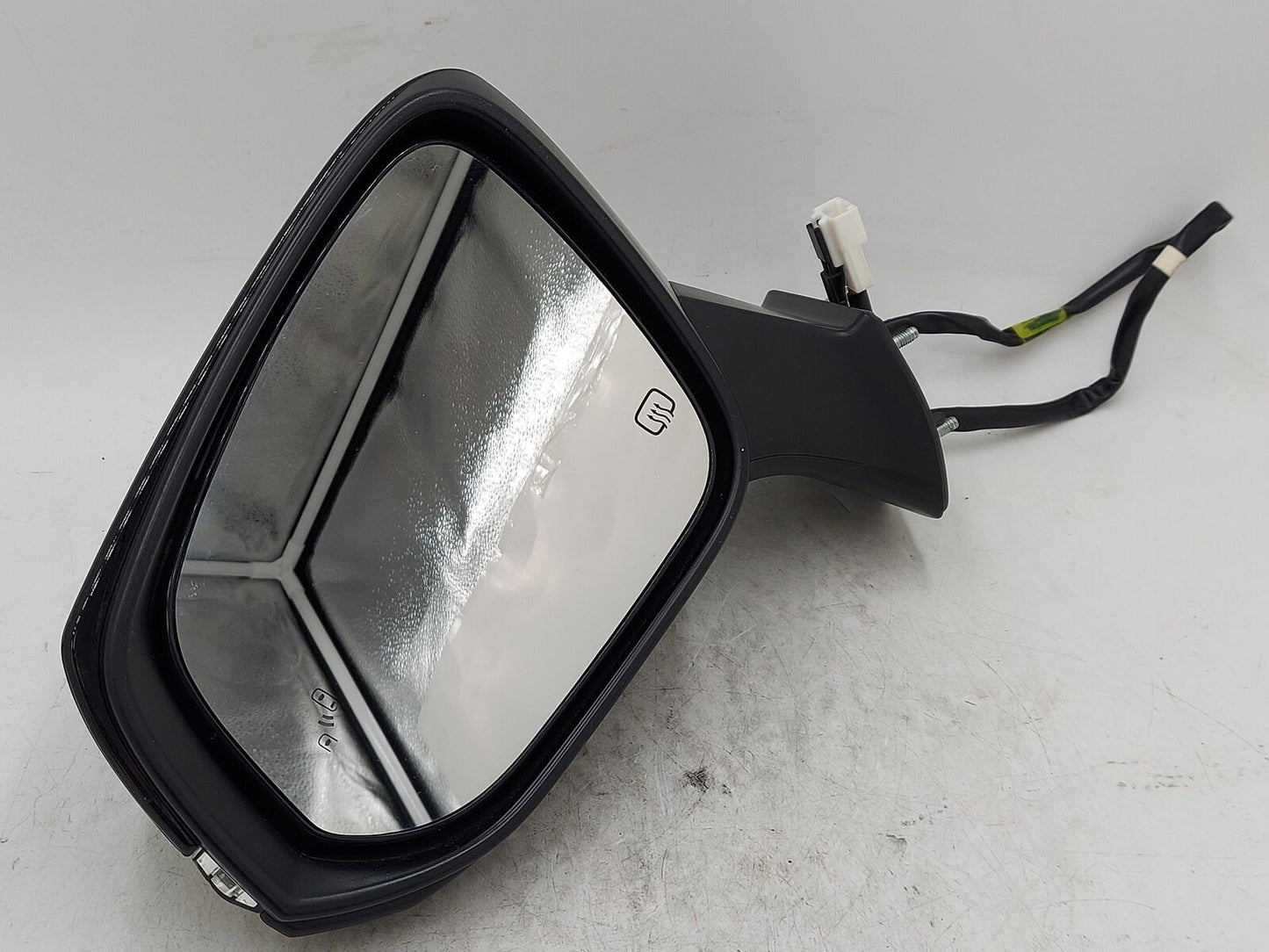 20-22 Toyota Highlander LH Left Door Mirror w/ Black Blind Spot Alert *Scuffs*