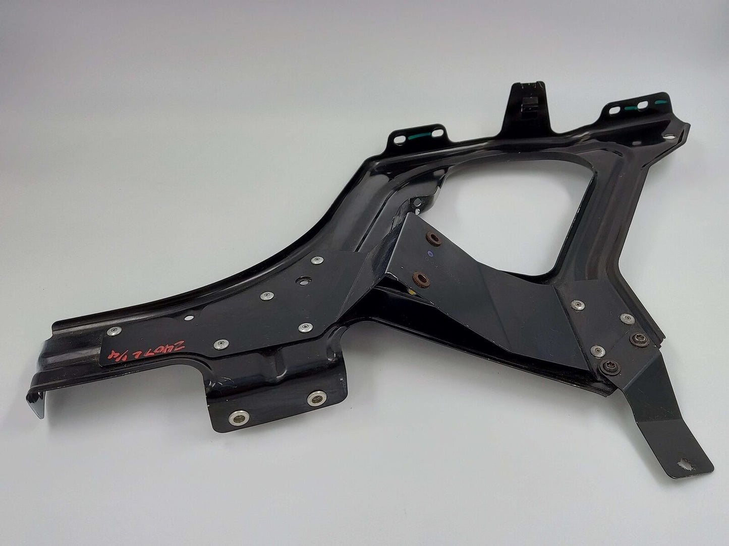 2017 MCLAREN 570S LEFT LOWER INNER QUARTER BRACKET 13A4882CP