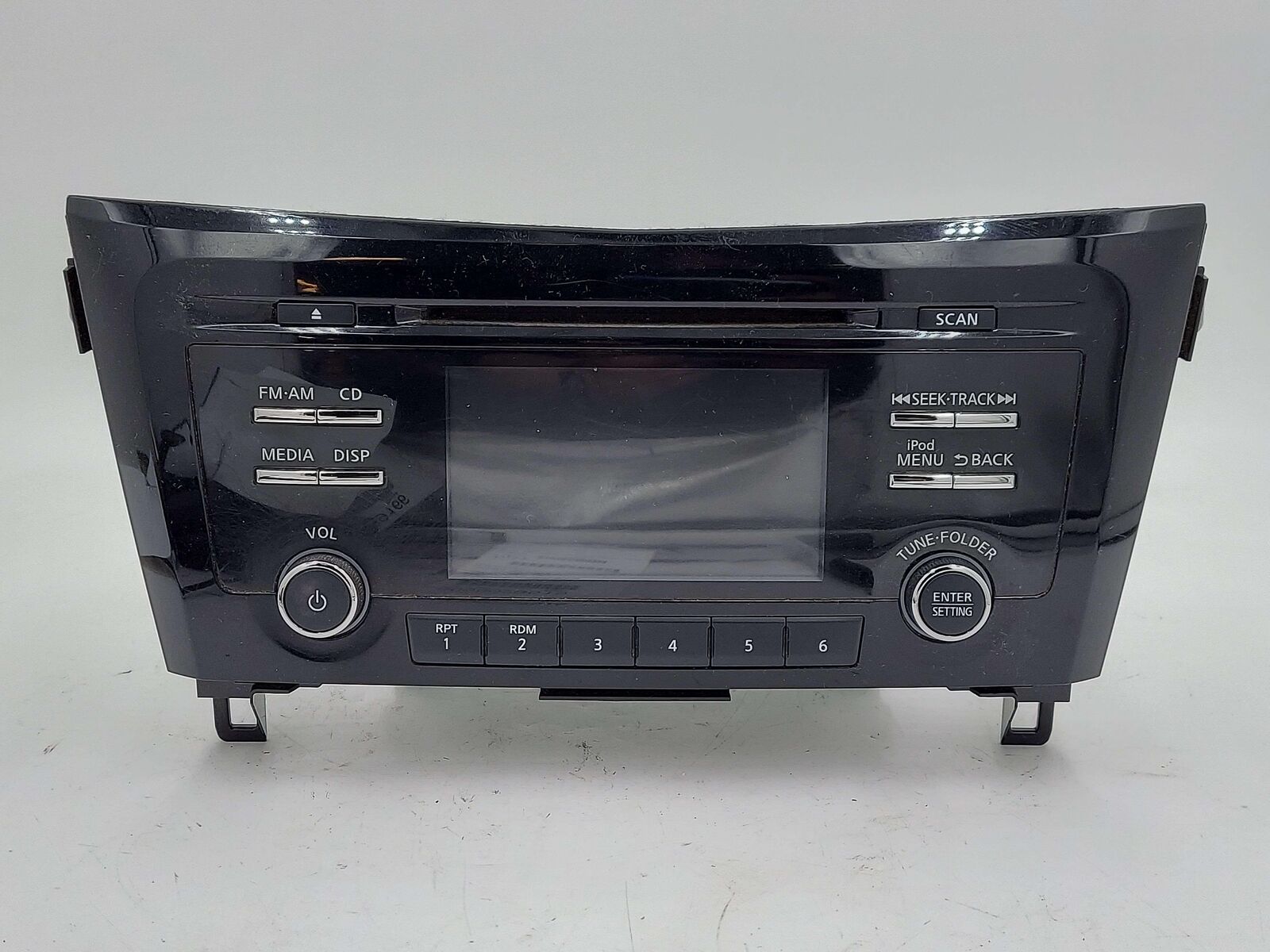 17-18 NISSAN QASHQAI AM FM CD RADIO RECEIVER 281856MF0A *SCRATCHES*