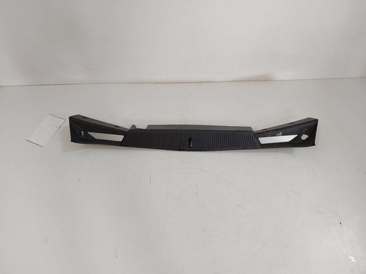 04 CADILLAC XLR Trunk Sill Trim 15147014 *PAINT SPLATTER*