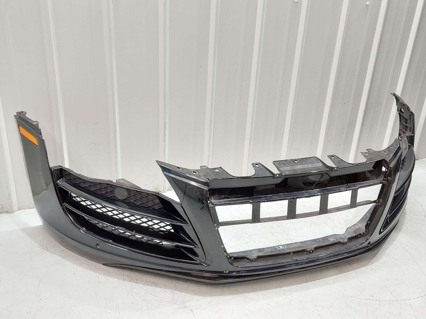 10-13 AUDI R8 5.2L V10 FRONT BUMPER PHANTOM BLACK PEARLESCENT (LZ9Y/L8) *NOTES*