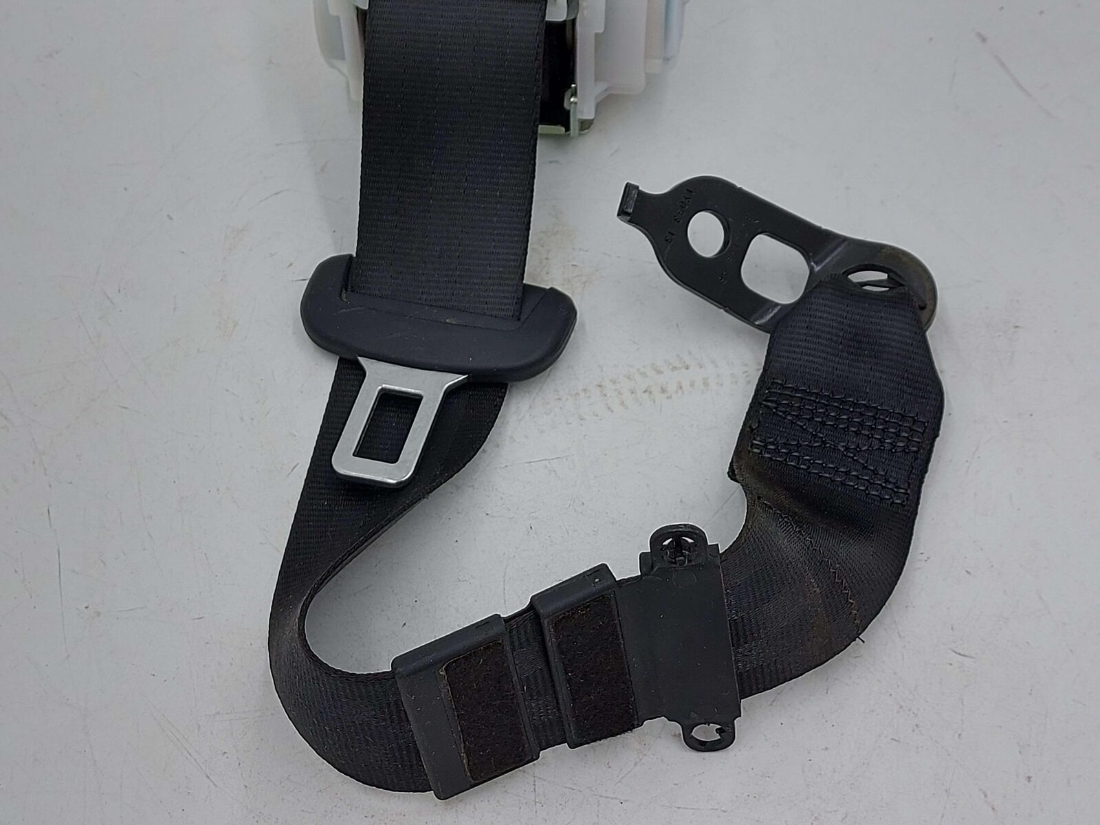 2014 PORSCHE CAYENNE TURBO 958 92A REAR CENTER SEAT BELT RETRACTOR *NOTE