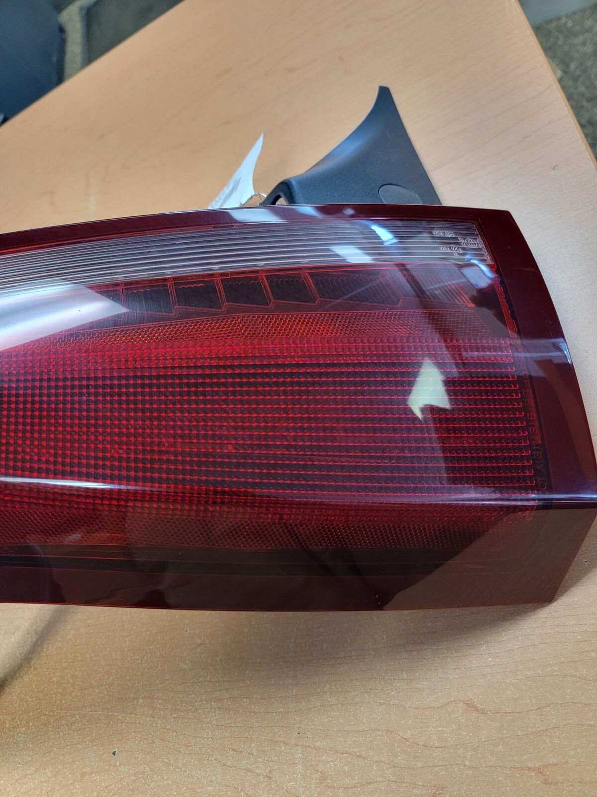 04-09 Cadillac XLR LH Left Tail Light Lamp *Minor Chip/Scratches*