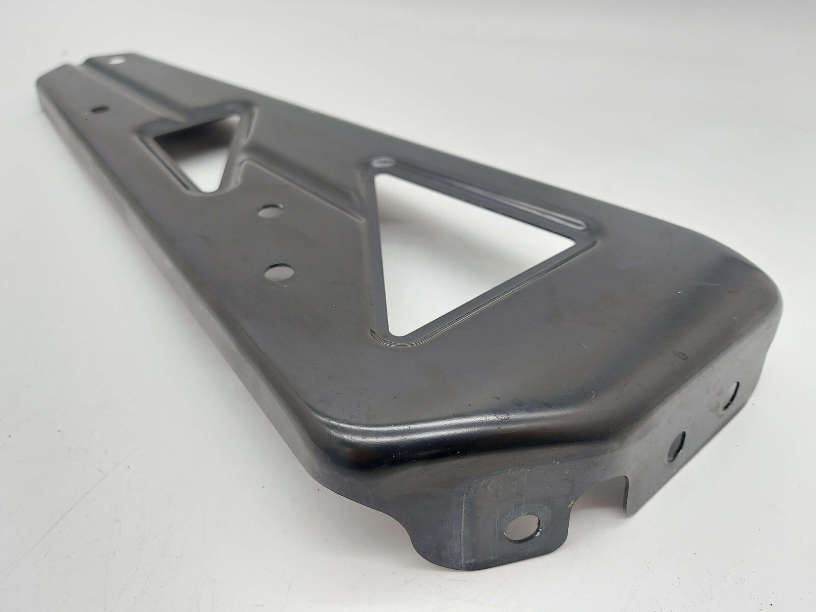 2016 MCLAREN 540C REAR RIGHT QUARTER PILLAR BRACKET MOUNT 13A3514CP