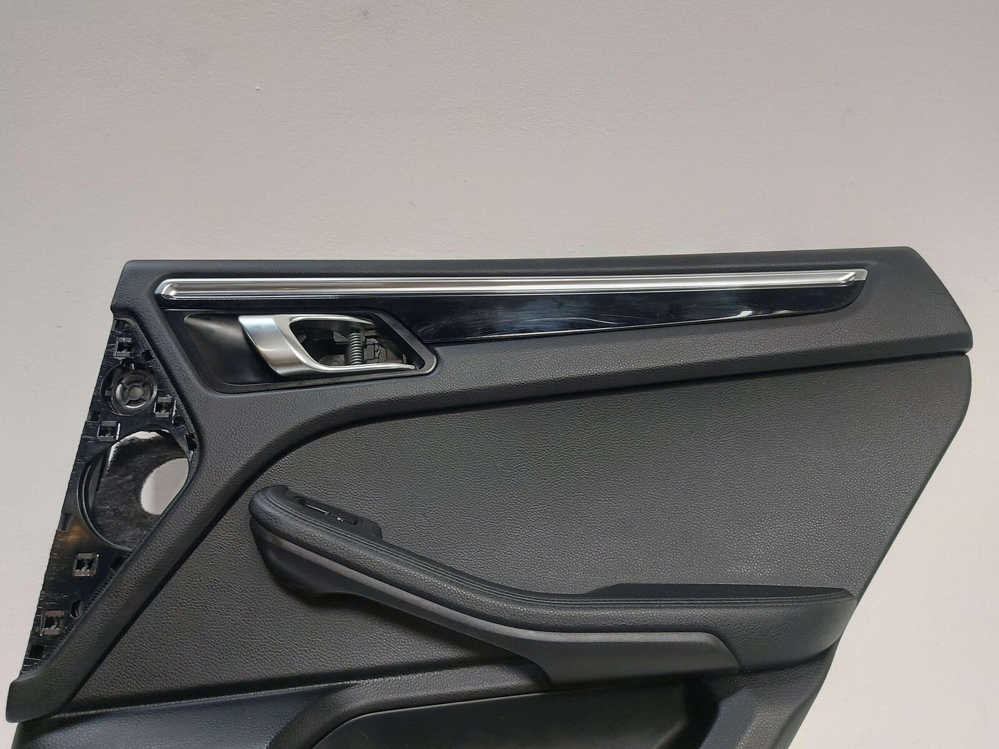 15-18 PORSCHE MACAN S 95B REAR RIGHT DOOR TRIM PANEL BLACK LEATHER *SCRATCHES*