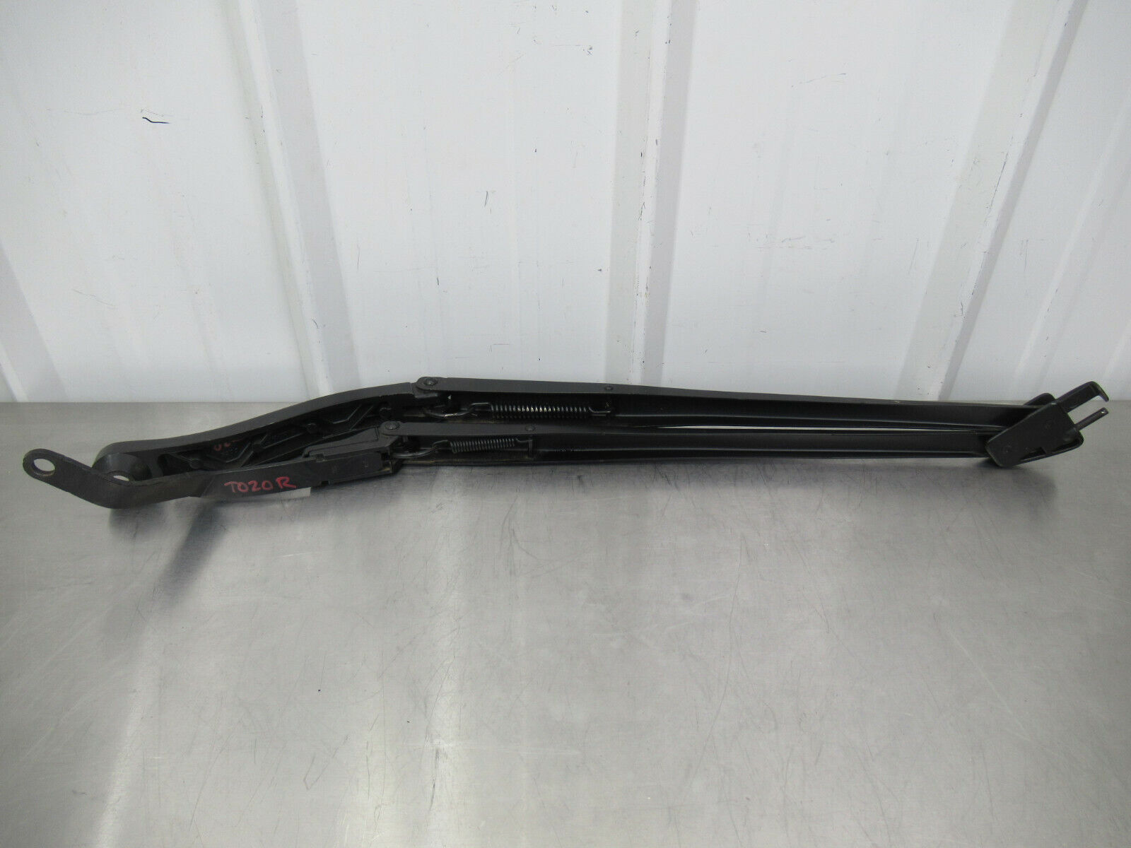 T020 2016 16 MCLAREN 570S RH RIGHT PASSENGER WIPER ARM