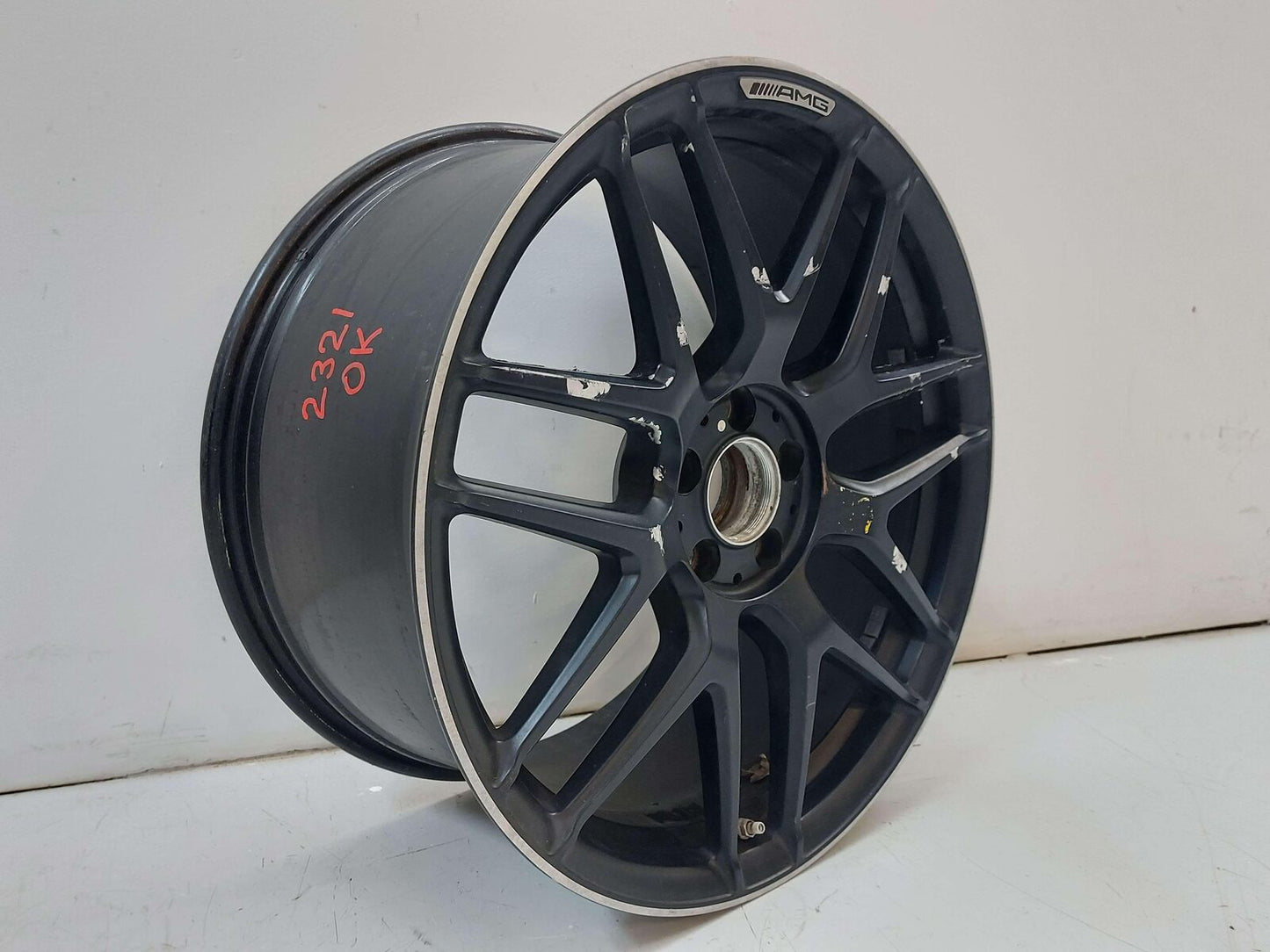 18-21 MERCEDES E63s AMG W213 REAR WHEEL 20x10 BLACK W/ MACHINED LIP *NOTES*