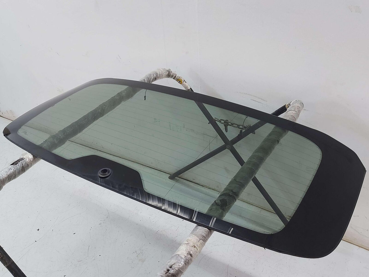 11-18 PORSCHE CAYENNE 958 S E-HYBRID REAR WINDOW GLASS 7P5845051 95854501115