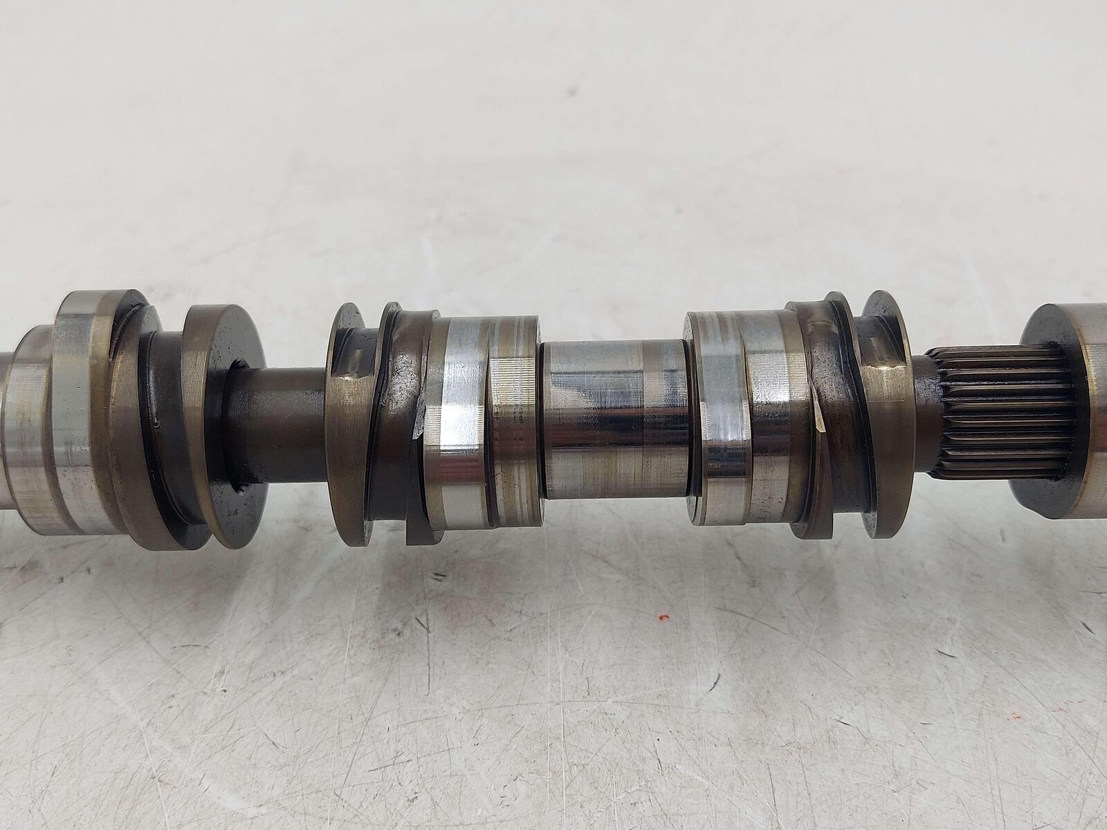 13 AUDI S7 4.0L RIGHT INTAKE CAMSHAFT W/TIMING ADJUSTER GEAR 06E109084N CUE CUEC