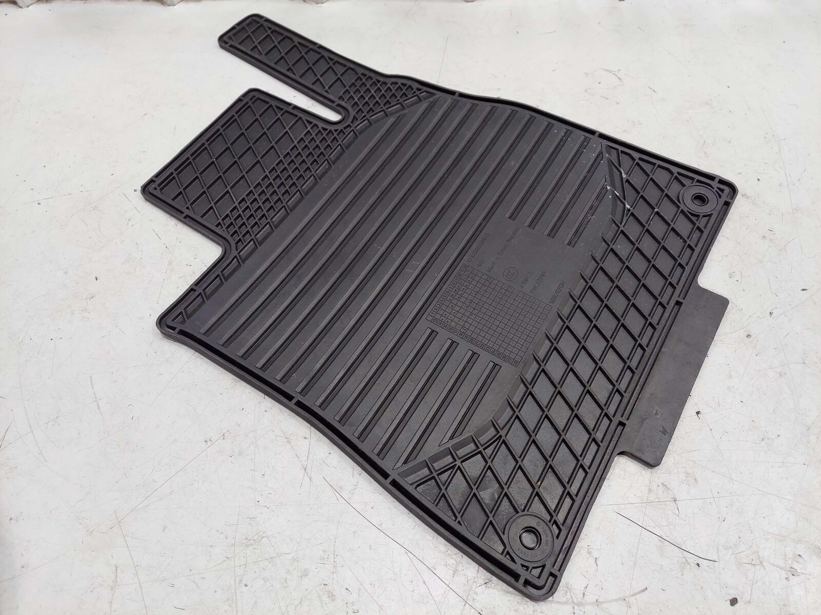 2019 MERCEDES S-CLASS S560 W222 FLOOR MAT OEM BLACK RUBBER MAT SET *WORN/GOUGES*