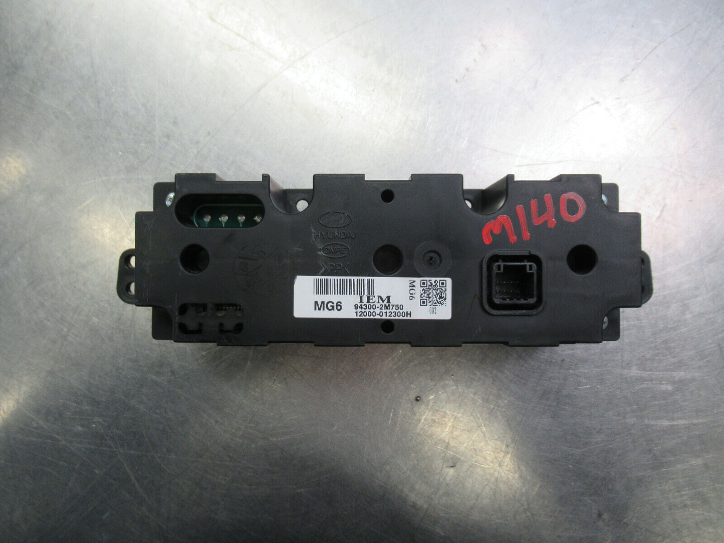 M140  2013 HYUNDAI GENISIS GAUGE CLUSTER