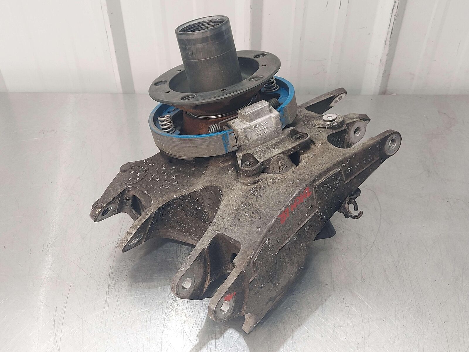 14-16 PORSCHE 911 991 GT3 3.8L REAR LEFT SPINDLE KNUCKLE HUB *NOTE