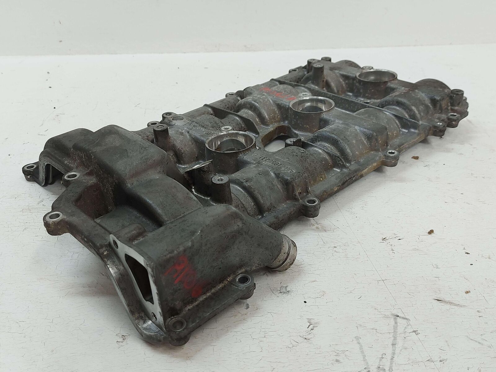 09-19 PORSCHE 911 CARRERA 4S 997.2 3.8L MA1.01 LEFT VALVE COVER