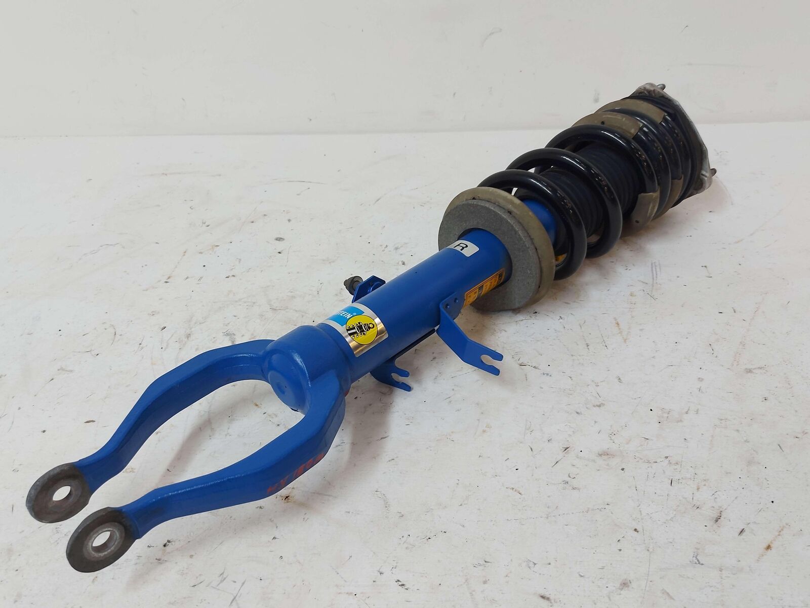 09-10 Nissan GTR GT-R R35 Front RH Right Spring Strut E6110JF20B 60K KMS