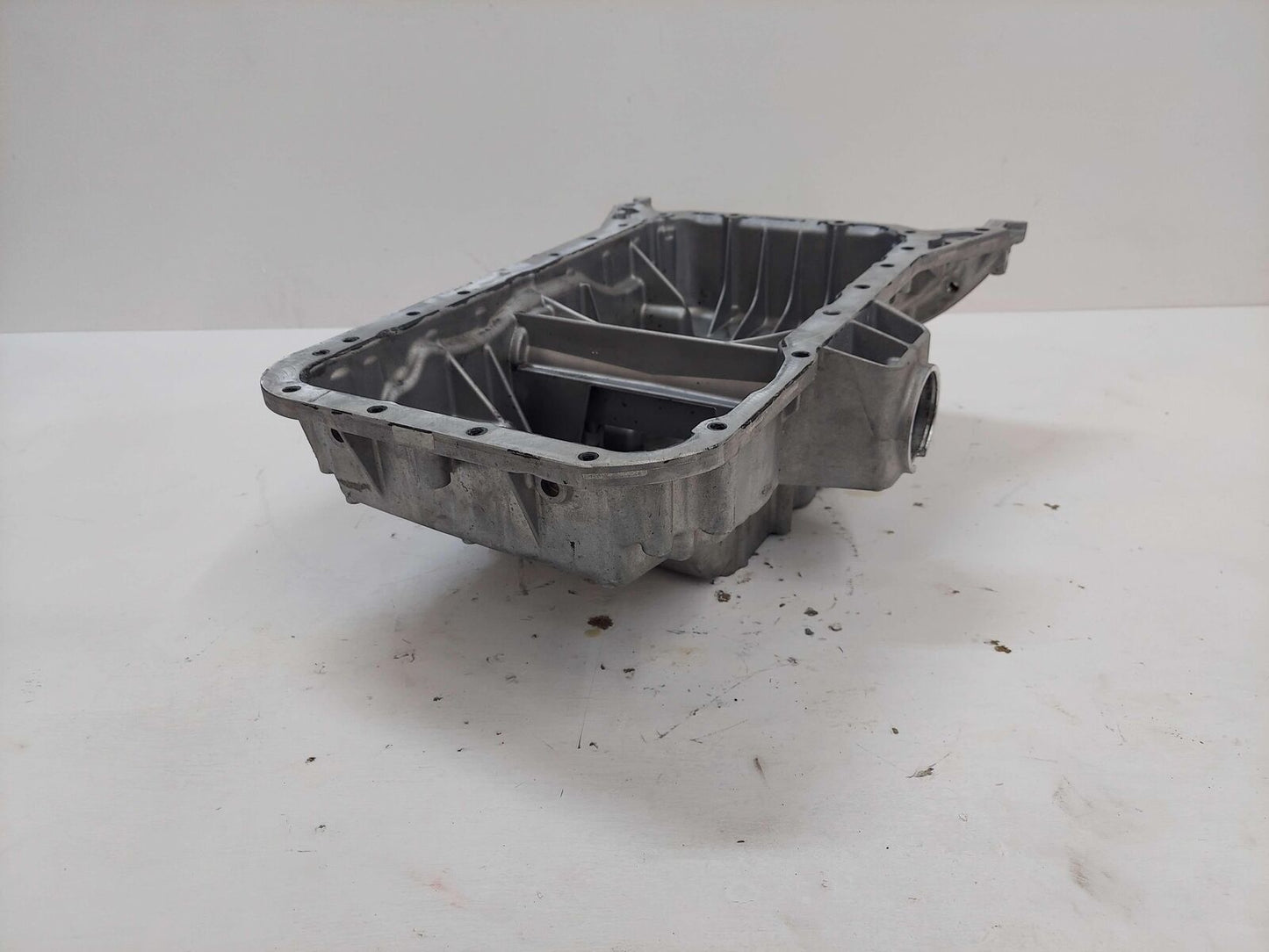 17-21 MERCEDES C43 W205 3.0L UPPER ENGINE OIL PAN A2760143000 276.823