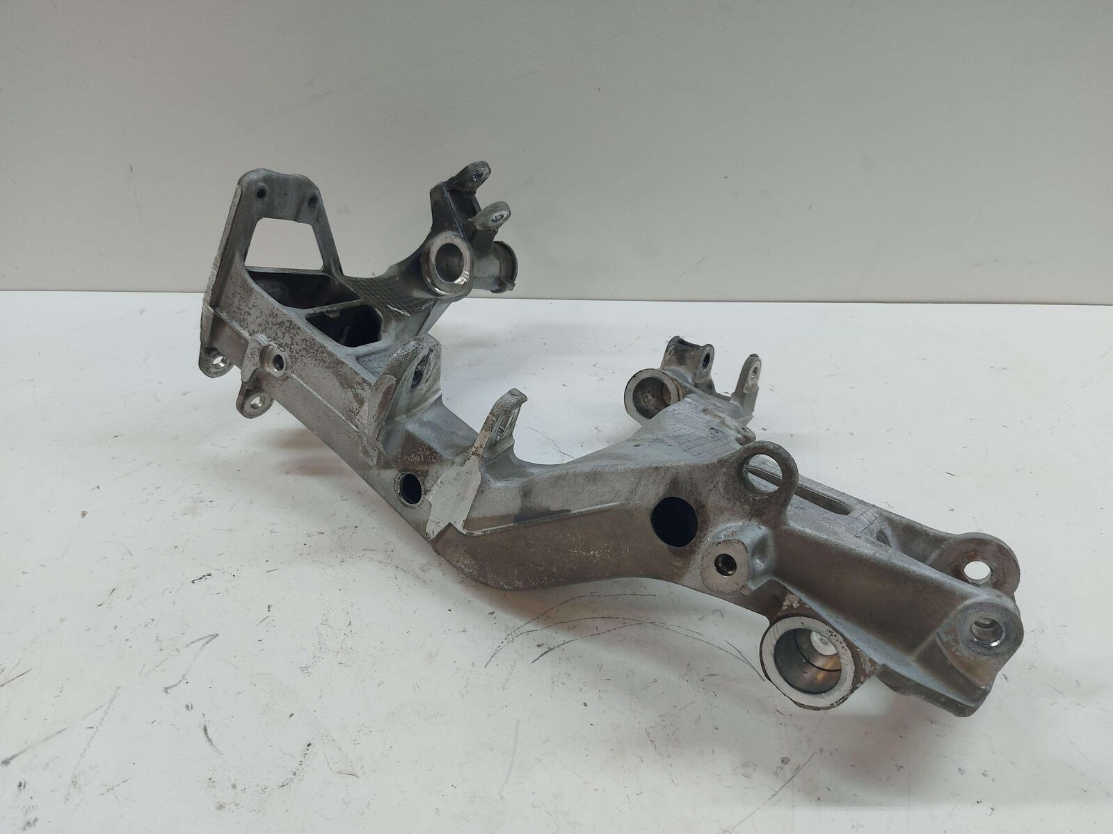 07-13 PORSCHE 911 997 TURBO REAR RIGHT SUB FRAME CARRIER BRACKET *NOTES* AWD