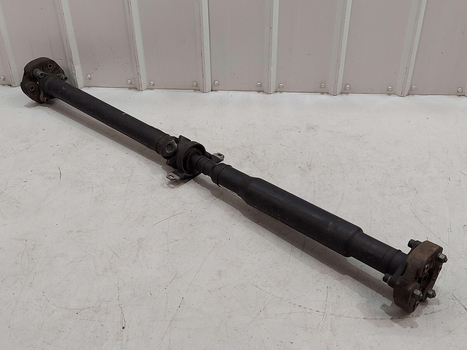 10-11 CHEVY CAMARO REAR DRIVE SHAFT 6 SPEED MANUAL SS 92236999