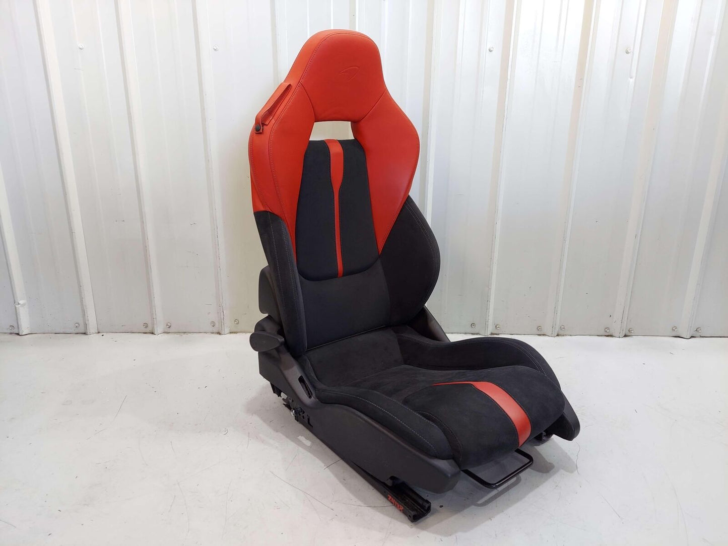 2016 MCLAREN 540C FRONT RIGHT SEAT MANUAL BLACK ALCANTARA & RED LEATHER *NOTE