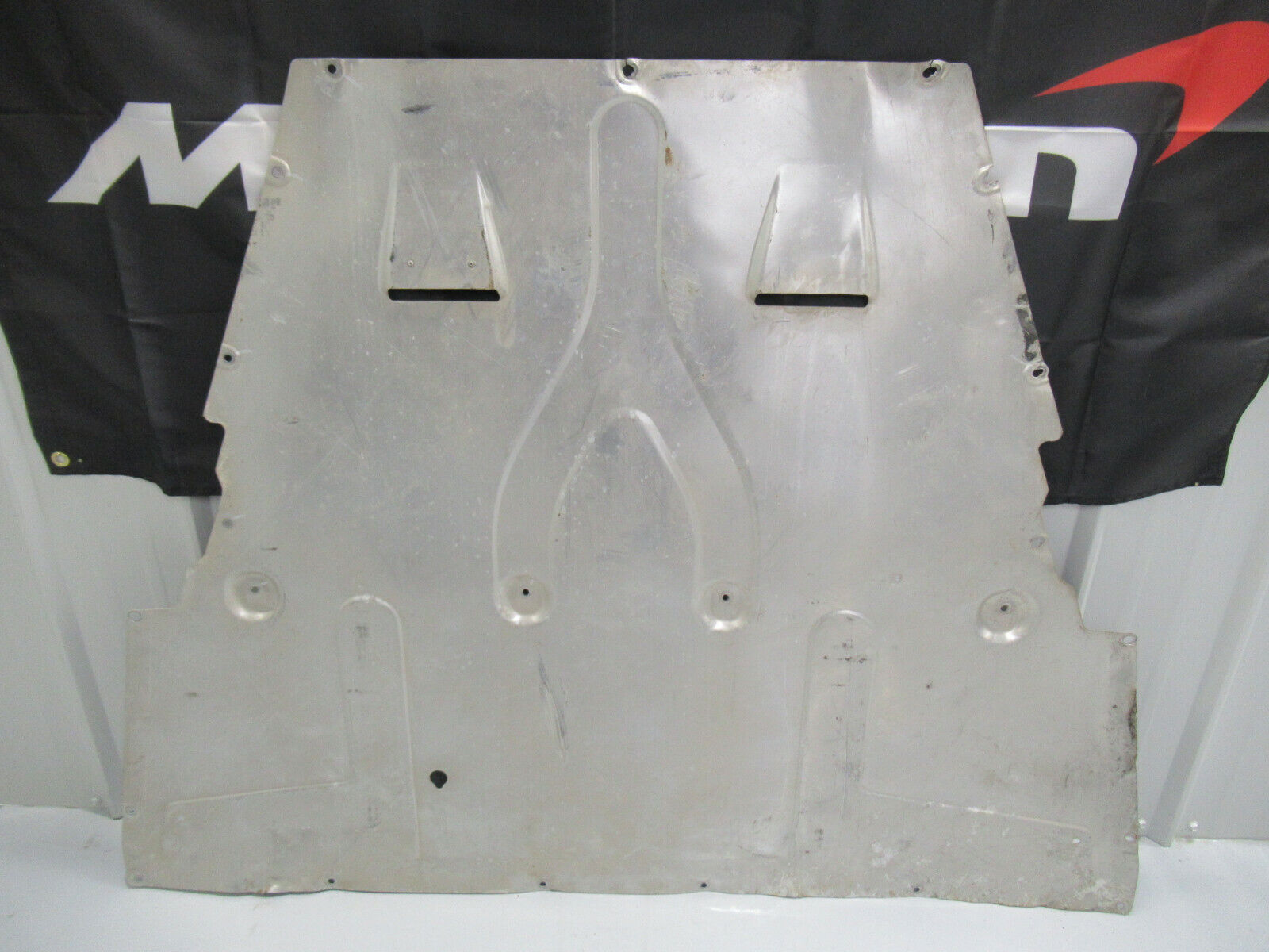 T020 2016 16 MCLAREN 570S REAR SKID PLATE COVER 11A3815CP