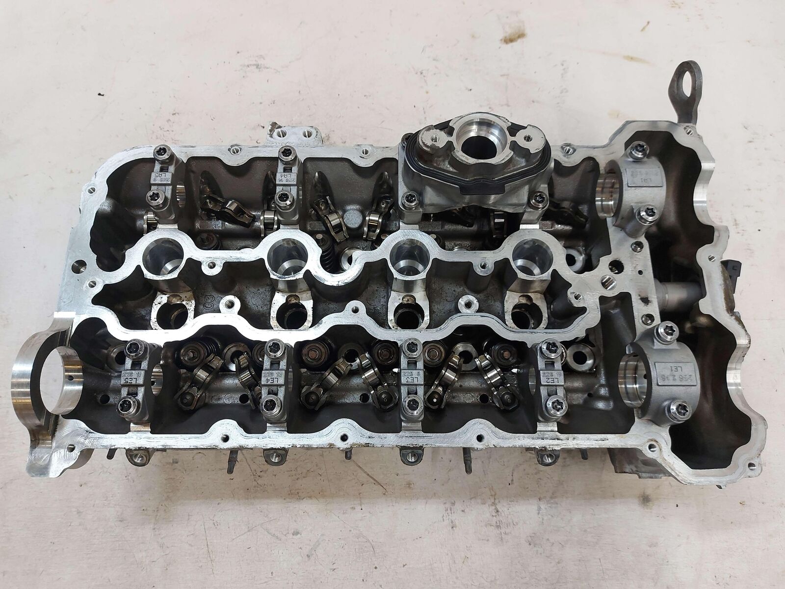 10-14 BMW X6M E71 S63 4.4L TWIN TURBO RIGHT ENGINE CYLINDER HEAD 7586176 S63B44A