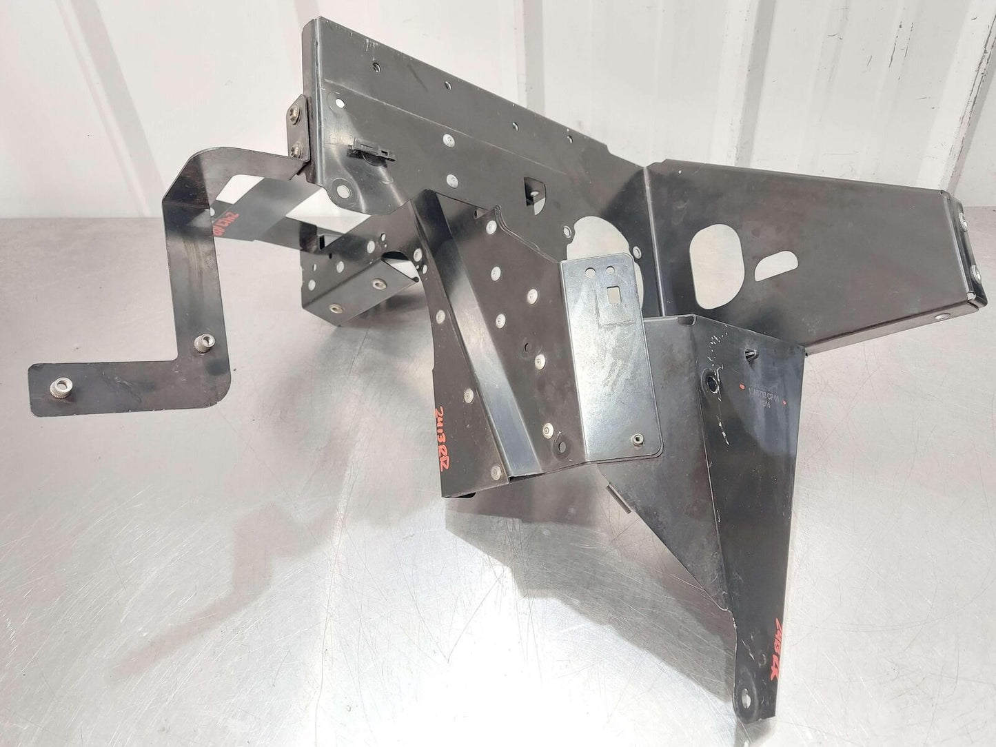 2016 MCLAREN 540C REAR RIGHT QUARTER FRAME BRACKET MOUNT *NOTE