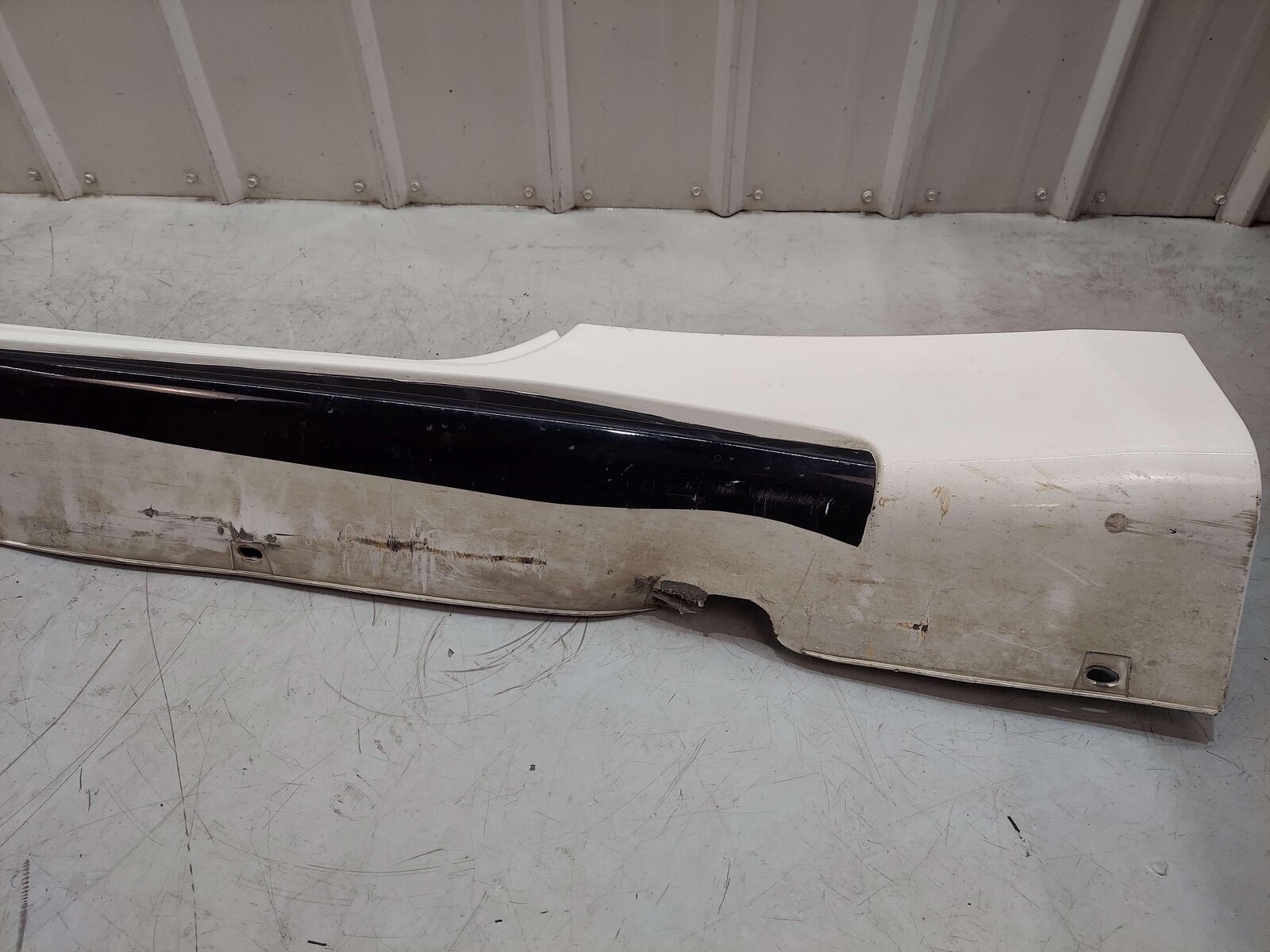 2010 Maserati GranTurismo M145 Coupe LEFT ROCKER PANEL SIDE SKIRT MOULDING WHITE