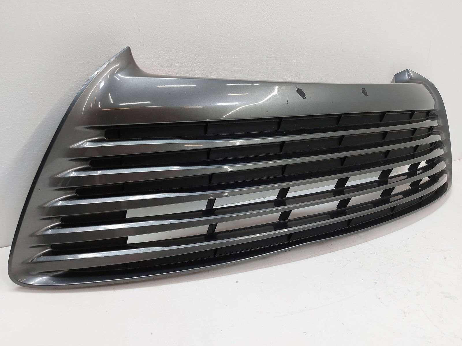 15-17 TOYOTA CAMRY GRILL GRILLE LOWER LE HYBRID 53112-06260 *NOTE